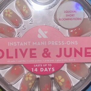 Olive & June Blooming Floral Instant Mani Press-On Nails Squoval Short 42ct NEW
